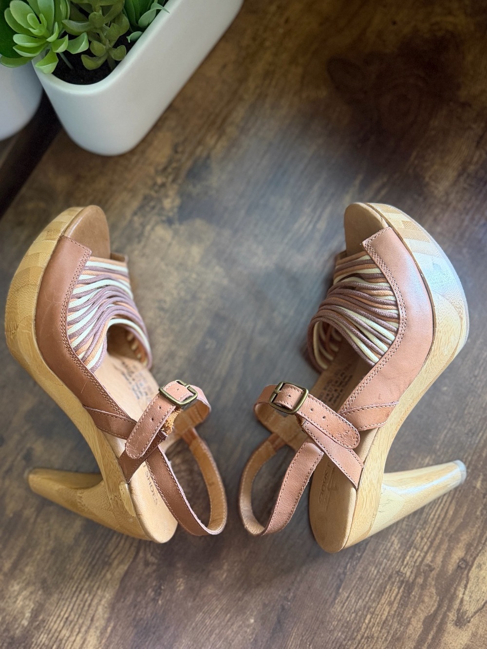 J SHOES | 7.5 / 37.5 | 4” Rio B6702 Platform Wood Clog Sandals CR07